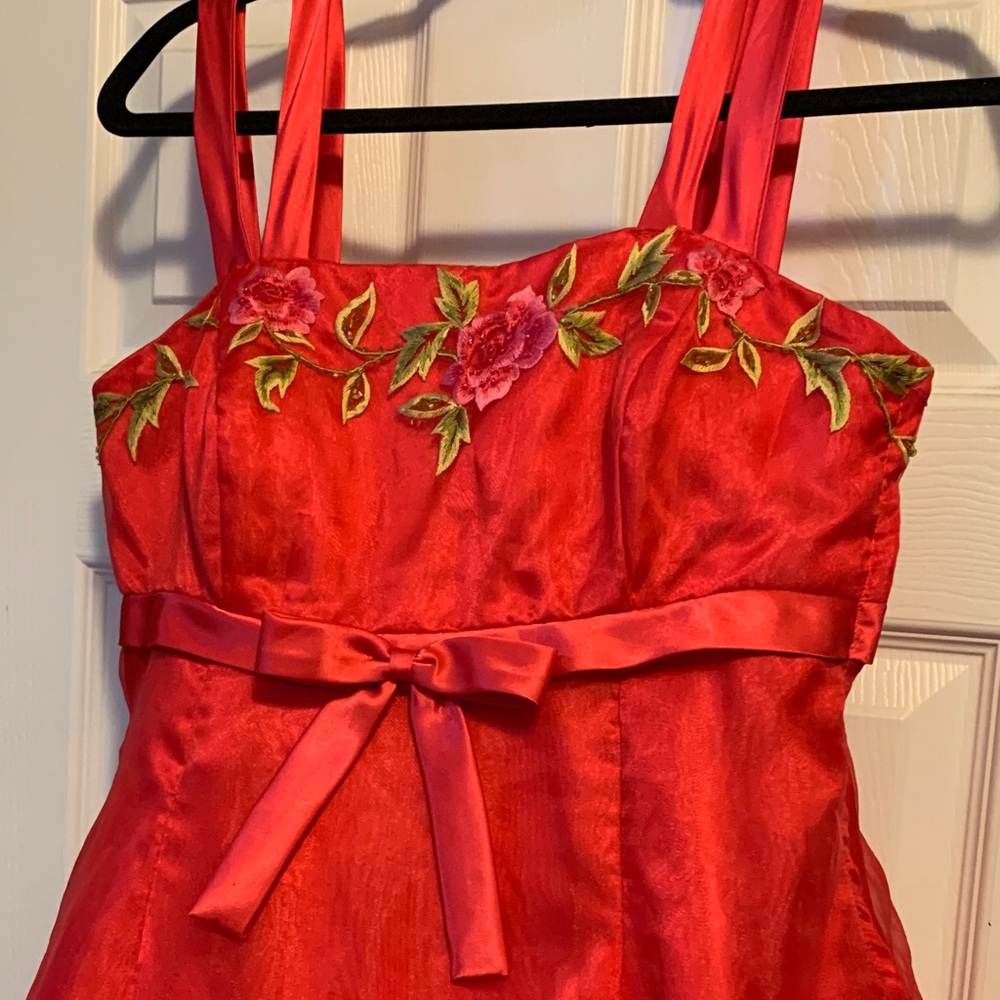 Elegant Red Floral Embroidered Prom Dress
